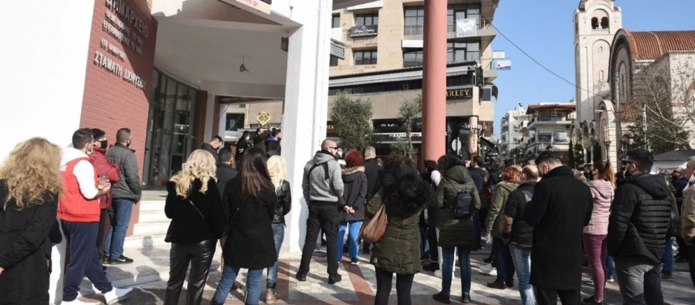 Εύοσμος: Συγκέντρωση και πορεία διαμαρτυρίας κατά του lockdown - «Μας βάλατε φυλακή για 11 κρούσματα» (βίντεο)